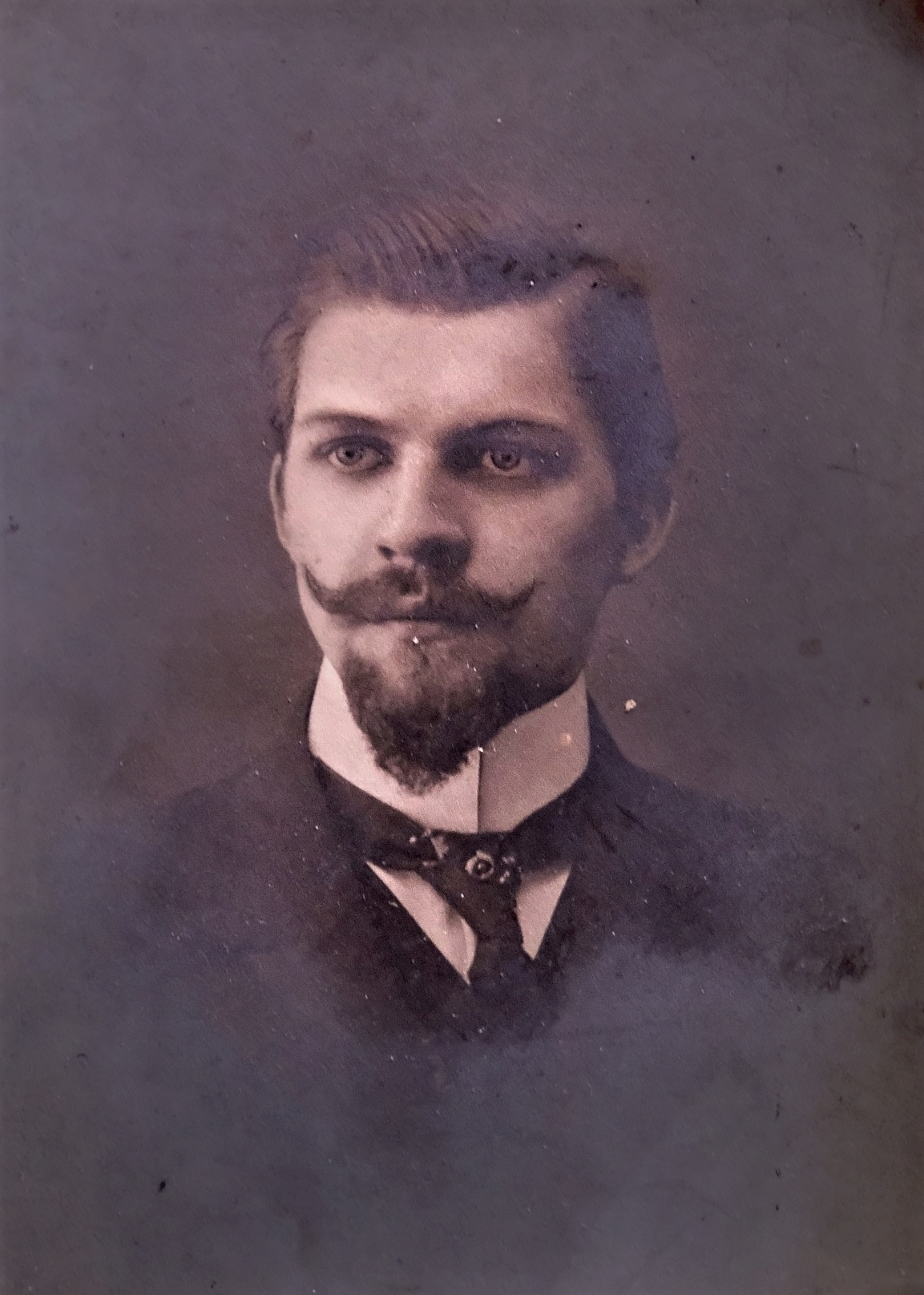Karel Zdeněk Klíma, portrétní fotografie, před 1914, fotograf neznámý. Dědicové: pozůstalost K. Z. Klímy.