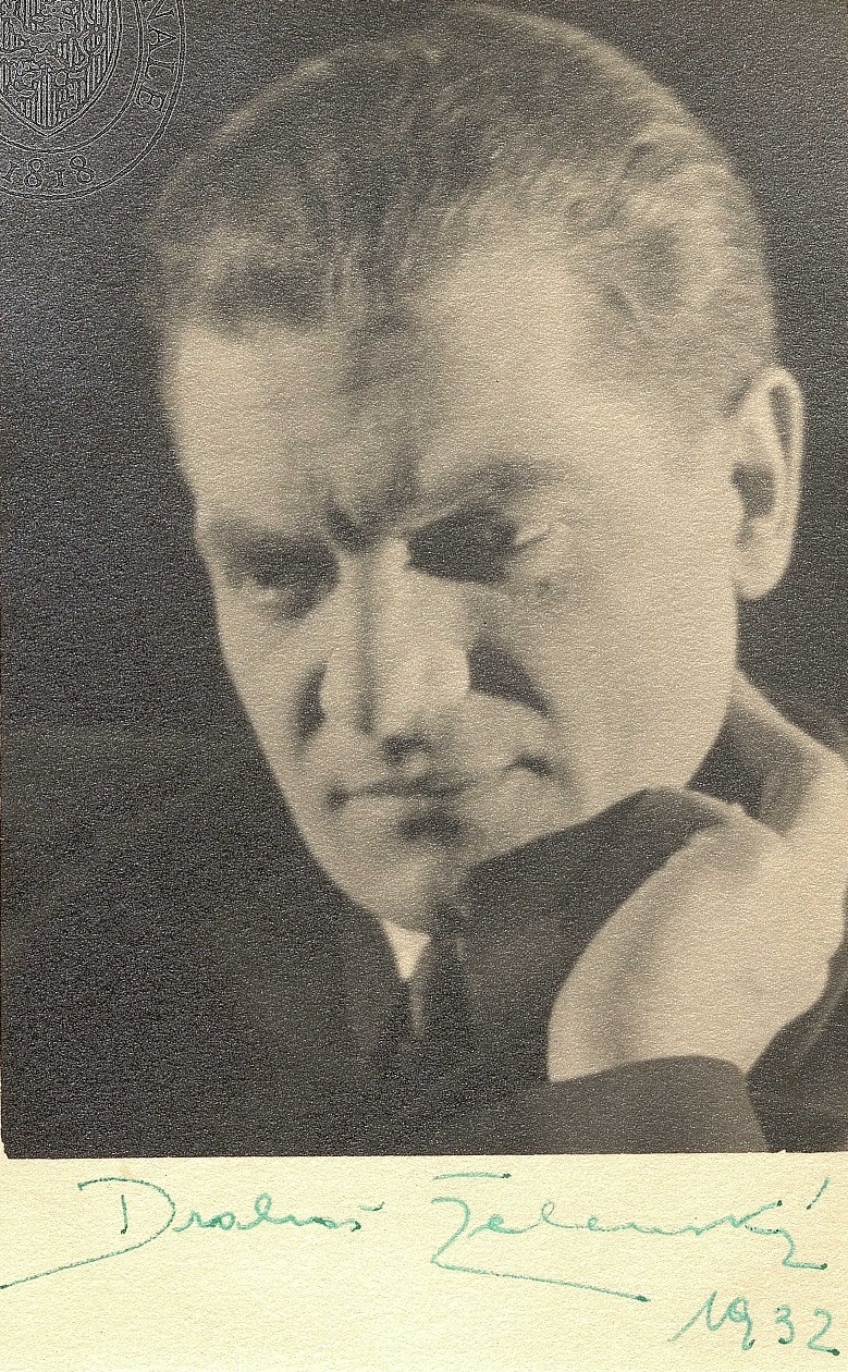Drahoš Želenský na civilní fotografii, 1932, fotograf neuveden. Sbírka Národního muzea, Divadelní oddělení, H6p-6106/51, sign. 57 F 300.