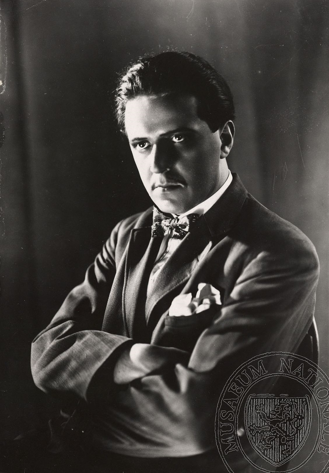 Hugo Haas na civilní fotografii, 1926, fotograf neuveden. Sbírka Národního muzea, Divadelní oddělení, sign. II F 975.