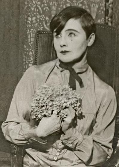 Anna Sedláčková jako Irena (E. Bourdet: V zajetí, Národní divadlo, 1926), fotograf neuveden. Archiv Národního divadla.