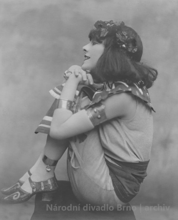 Marie Waltrová jako Kleopatra (G. B. Shaw: Caesar a Kleopatra, Národní divadlo Brno, 1928), fotograf neznámý. Archiv NdB.