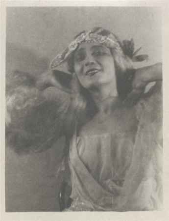 Jarmila Kronbauerová jako Goplana (J. Słowacki: Balladyna, Národní divadlo 1923), fotograf neuveden. Archiv Národního divadla.