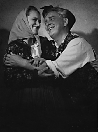 Růžena Nováková jako Voršila (J. K. Tyl: Lesní panna, KOD České Budějovice, 1951). Fotograf neuveden. Fotografický fond IDU.