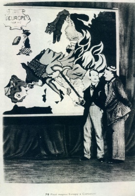 Jiří Voskovec a Jan Werich v inscenaci Rub a Líc, Osovobozené divadlo 1936, fotograf neuveden, Fotografický fond IDU.
