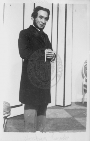 Salmon Chase (J. Drinkwater: Abraham Lincoln, Národní divadlo, 1927), fotograf neuveden. Sbírka Národního muzea, Divadelní oddělení, H6p-4/2011, sign. 4 F 657.