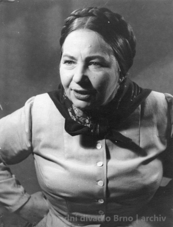 Jarmila Kurandová jako Klásková (A. Jirásek: Lucerna, 1954, Státní divadlo v Brně), fotograf neuveden. Archiv NdB.