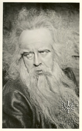 Jiří Myron jako Lear (W. Shakespeare: Král Lear, Národní divadlo moravskoslezské, 1937), fotograf neuveden. Sbírka Slezského zemského muzea, sign. JI 374/9.