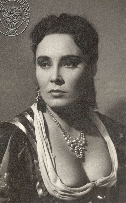 Lída Baarová jako Magda (H. Sudermann: Domov, Národní divadlo, 1941), fotograf Heinrich. Sbírka Národního muzea, Divadelní oddělení, 52 F 450.