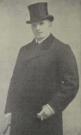Anton Jules, portrétní fotografie. Zdroj: Das interessante Blatt (Wien) 14. 8. 1913, s. 26.