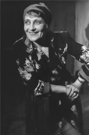 Jarmila Kronbauerová jako Lemanská (L. Kruczkowski: Odvety, Národní divadlo 1948), fotograf neuveden. Archiv Národního divadla.