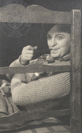 Josef Gruss jako John Williams (M. Hodge: Vítr a déšť, Národní divadlo, 1936), foto: Illek a Paul. Sbírka Národního muzea, Divadelní oddělení, sign. 52 F 456.