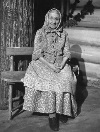 Marie Svobodová jako Barbora Vejrová (A. Jirásek: Samota, Národní divadlo, 1953). Foto: Jaromír Svoboda. Archiv Národního divadla.