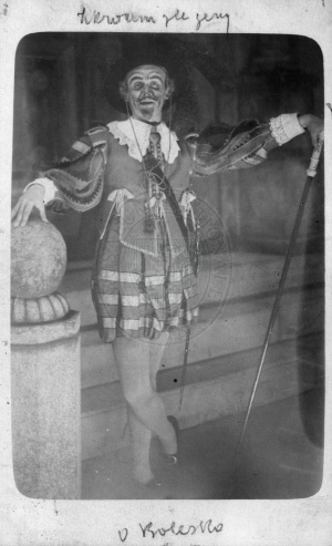 Gremio (W. Shakespeare: Zkrocení zlé ženy, Národní divadlo, 1913), fotograf neuveden. Sbírka Národního muzea, Divadelní oddělení, H6p-4/2011, sign. 4 F 155